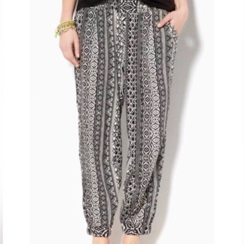 AE - Y2K Monochrome Print Joggers